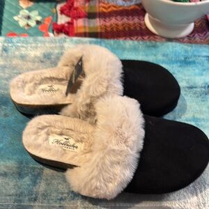 HOLLISTER Black and Cream Slippers with Plush Trim